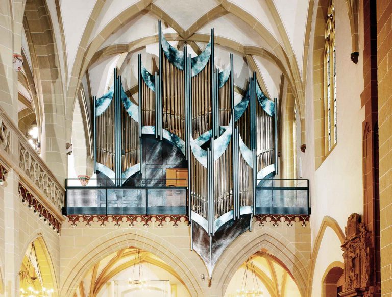 Neue Kirchenorgel mit künstlerischer Malerei in Kitzingen