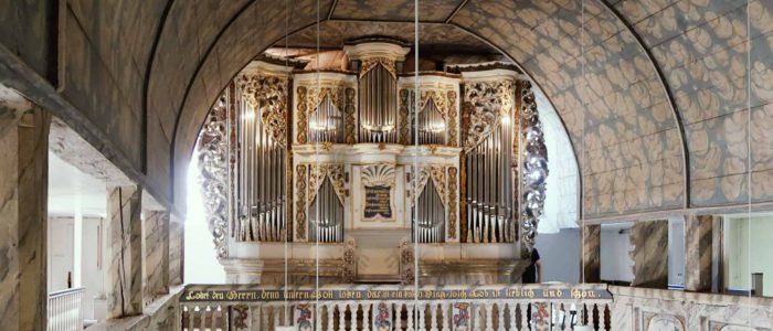Herrenbreitungen-449-Restaurierung-Rekonstruktion-Vleugels-Kirchenorgel-Ansicht-im-Kirchenraum-Orgelseite-1794px